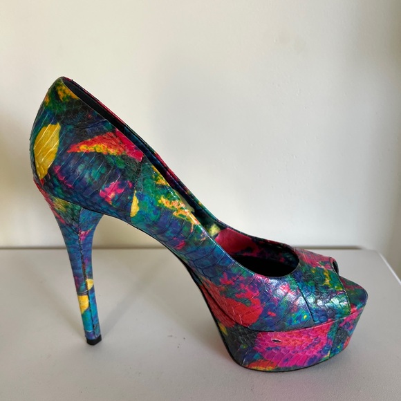 Brian Atwood Bambola Brightcolored
Snakeprint Peep Toe Platform Heels - Picture 3 of 11